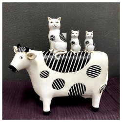 Polyresin farm cow with cats